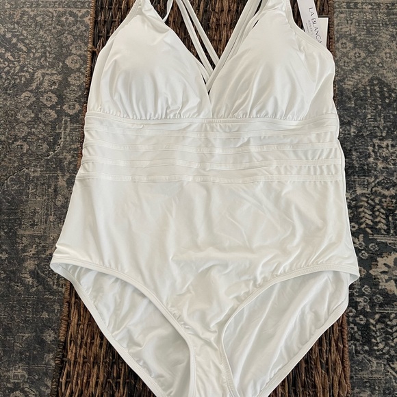 La Blanca Plus Size White one piece swimsuit. New - Picture 3 of 5
